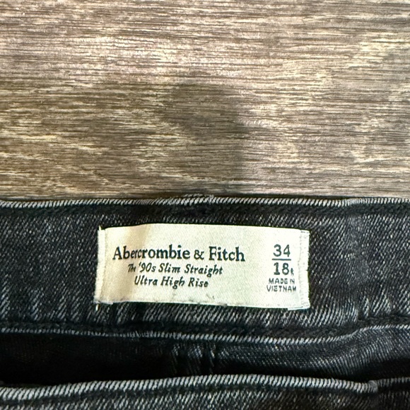The 90s Slim Straight Ultra High Rise Black Jeans Abercrombie & Fitch - Picture 3 of 7